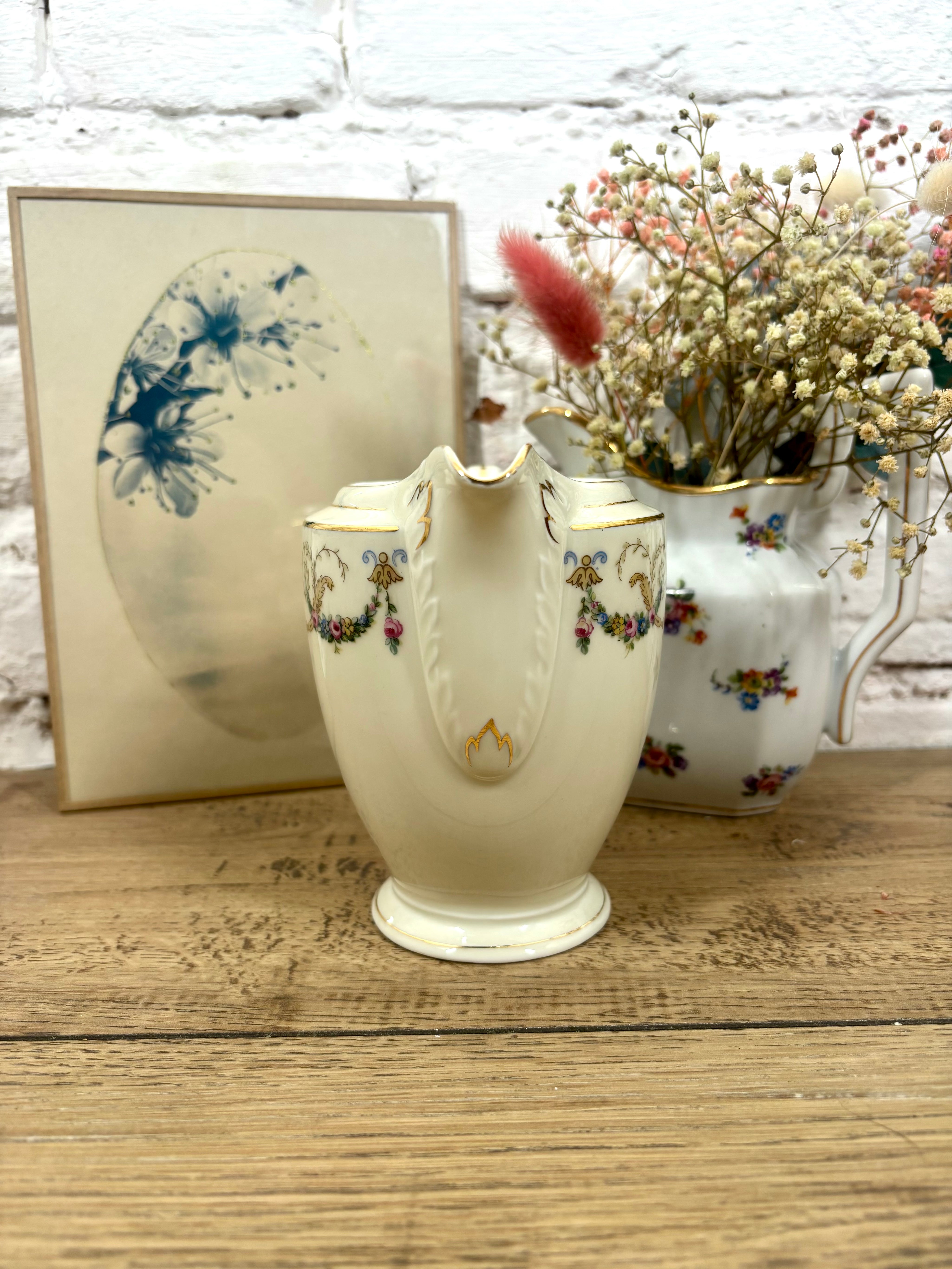 Pot à lait en porcelaine Art Déco