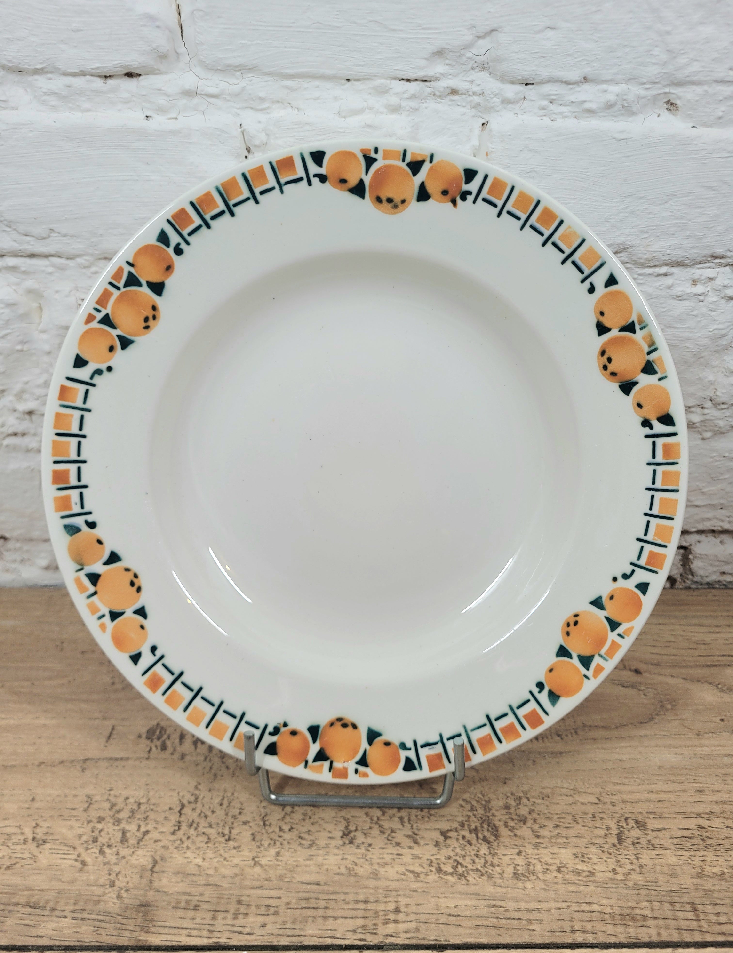 Assiette creuse en faience St Amand N°15