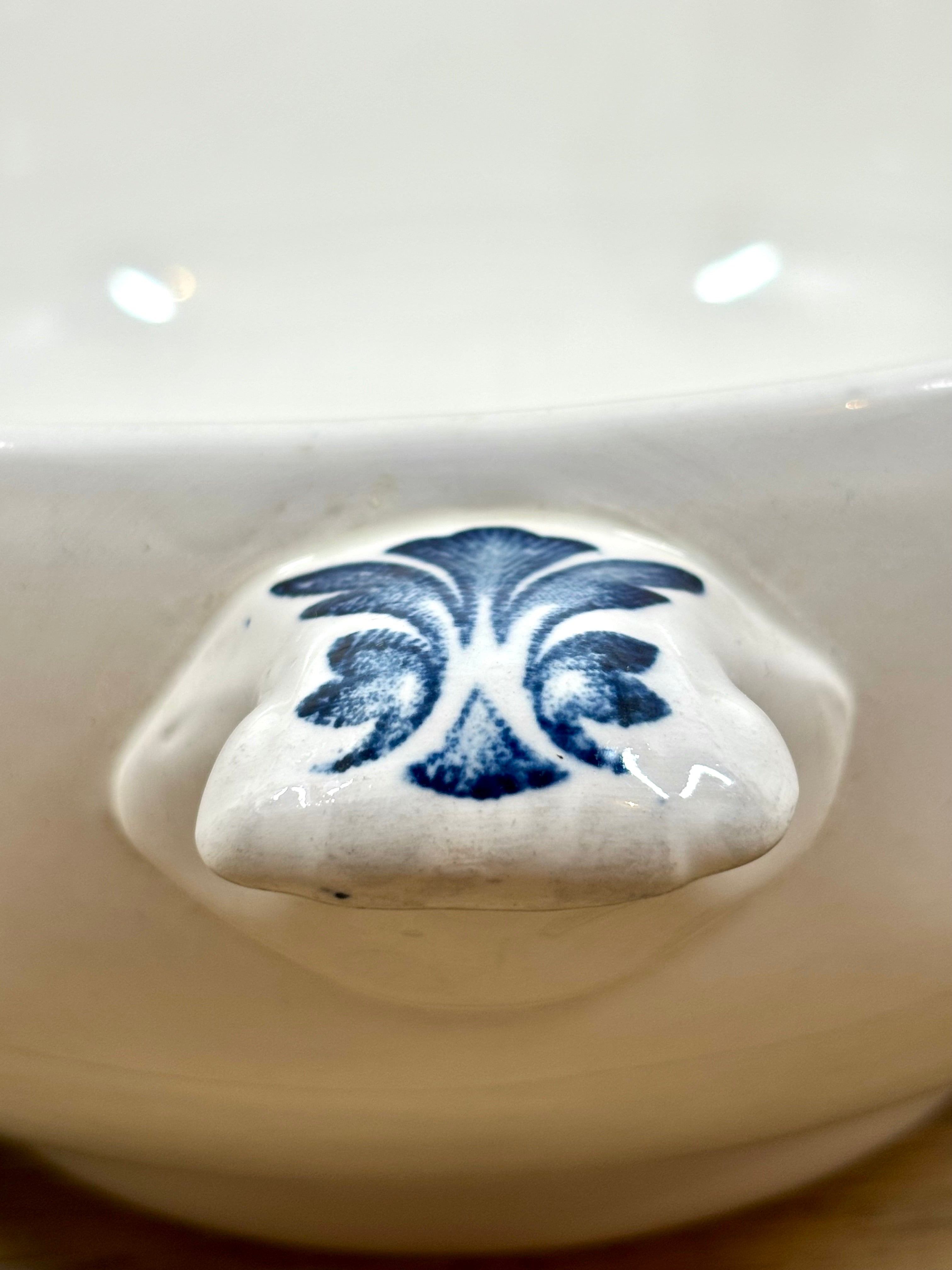 Légumier en faïence anglaise Wedgwood