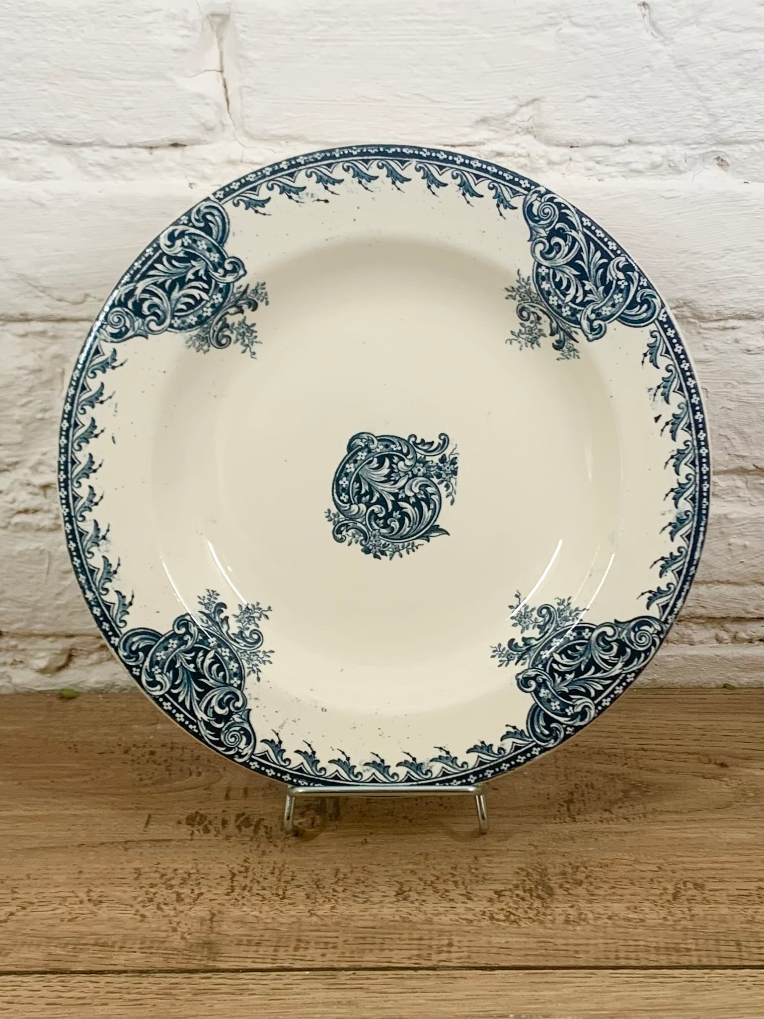 Assiette creuse en Terre de fer A.Virot N°11