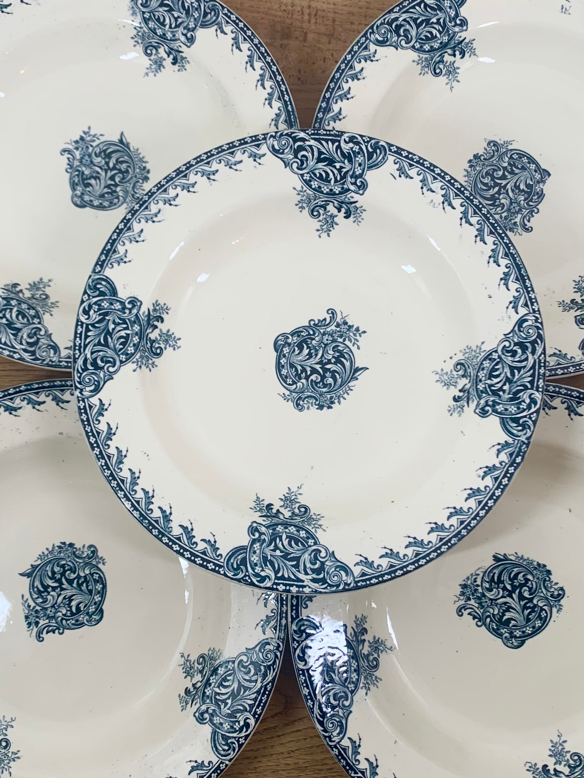 Assiette creuse en Terre de fer A.Virot N°11