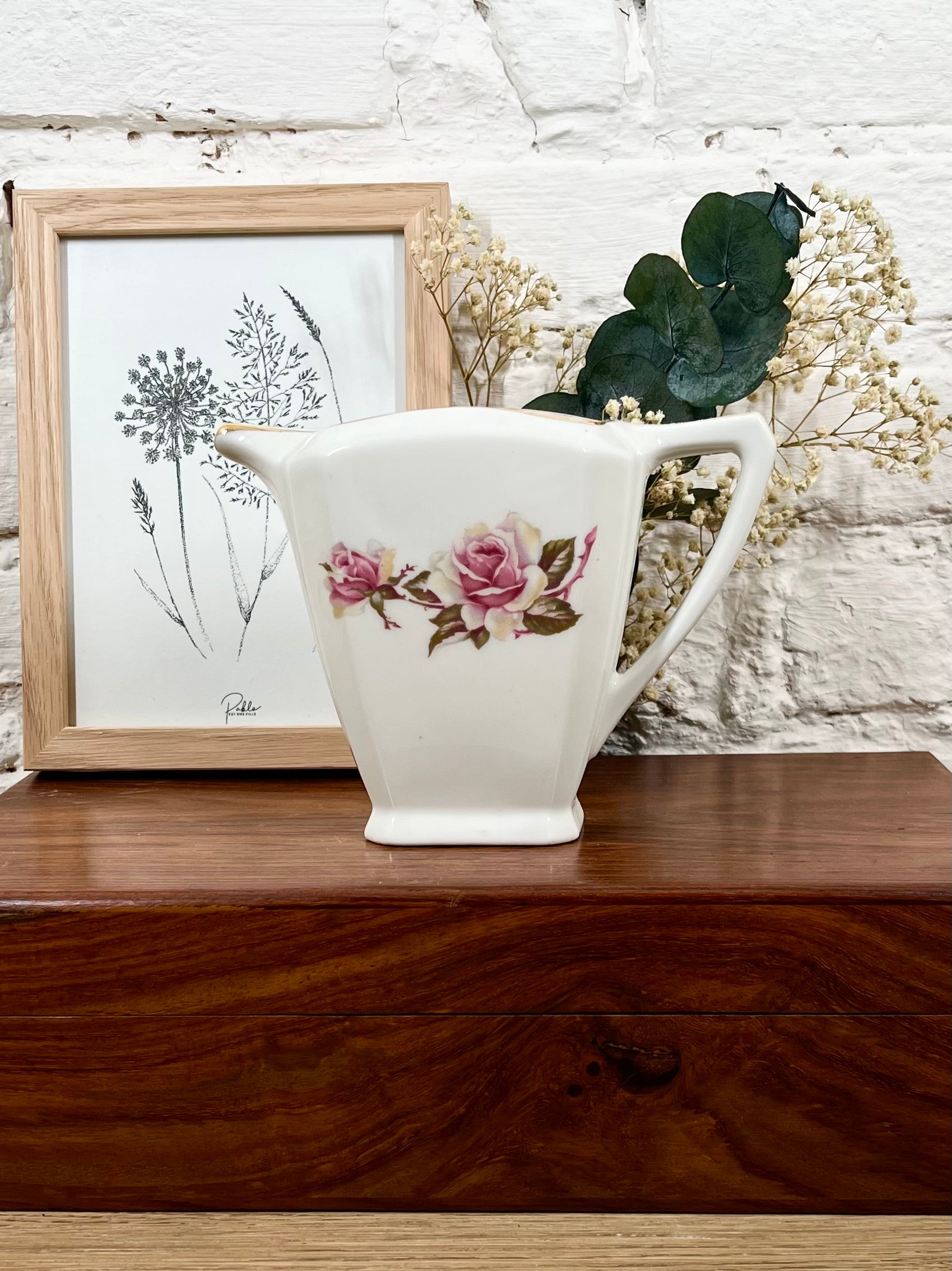 Pot à lait en porcelaine