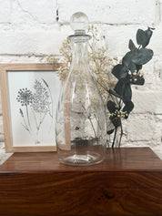 Carafe en verre ciselé