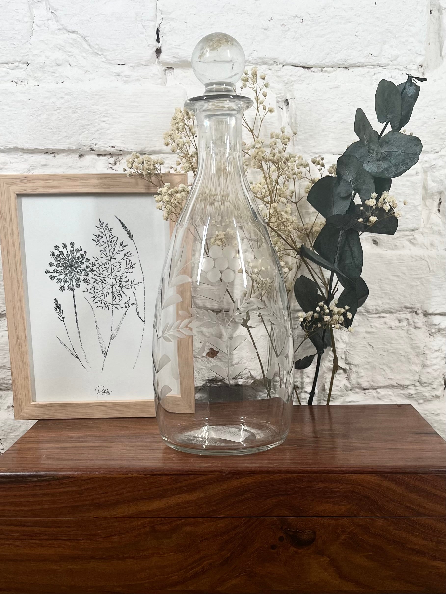 Carafe en verre ciselé