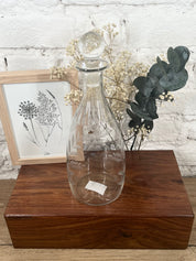 Carafe en verre ciselé