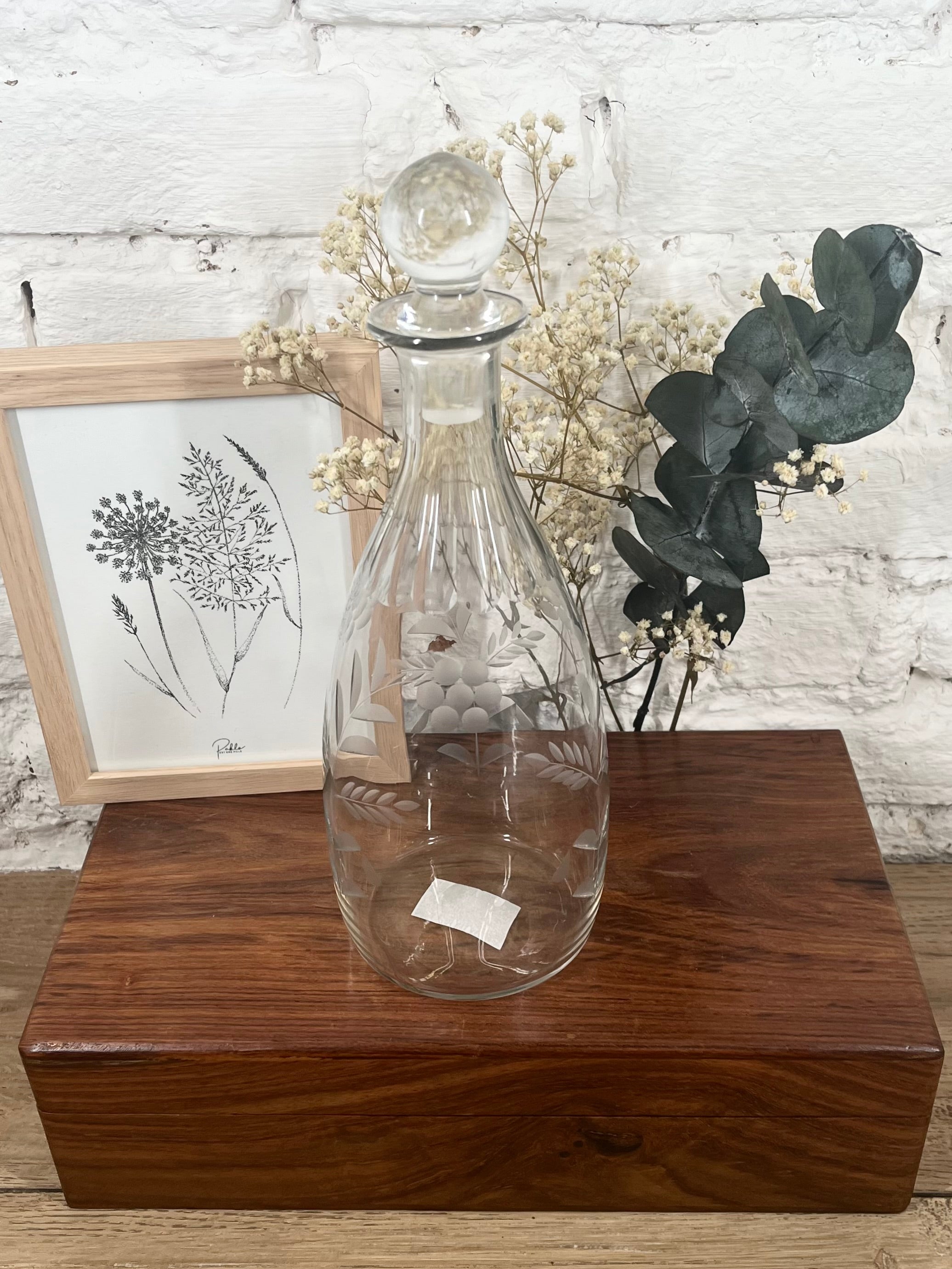 Carafe en verre ciselé