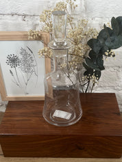 Carafe en verre ciselé