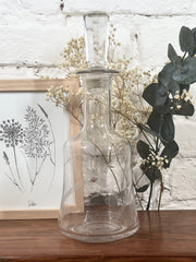 Carafe en verre ciselé