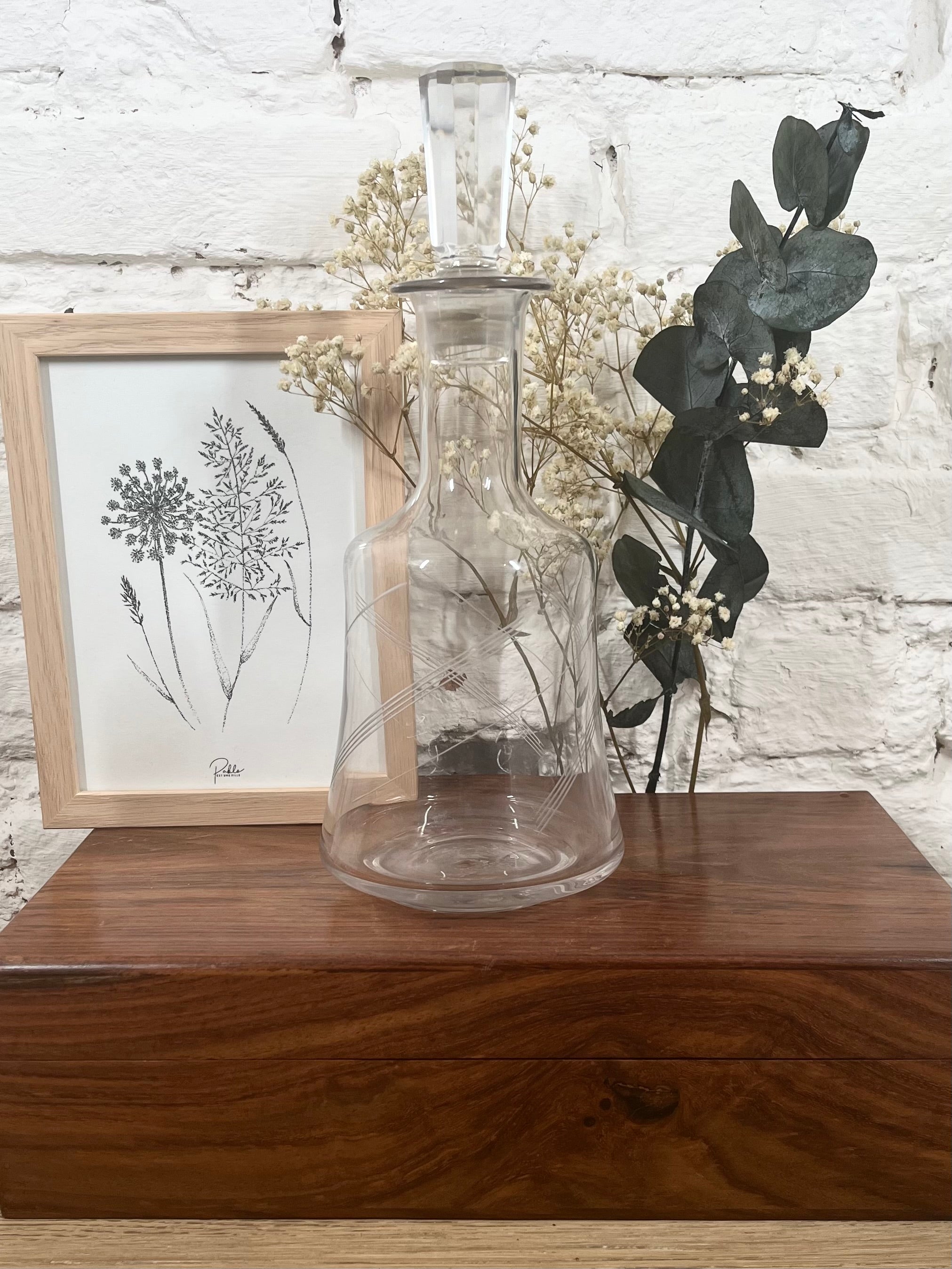 Carafe en verre ciselé