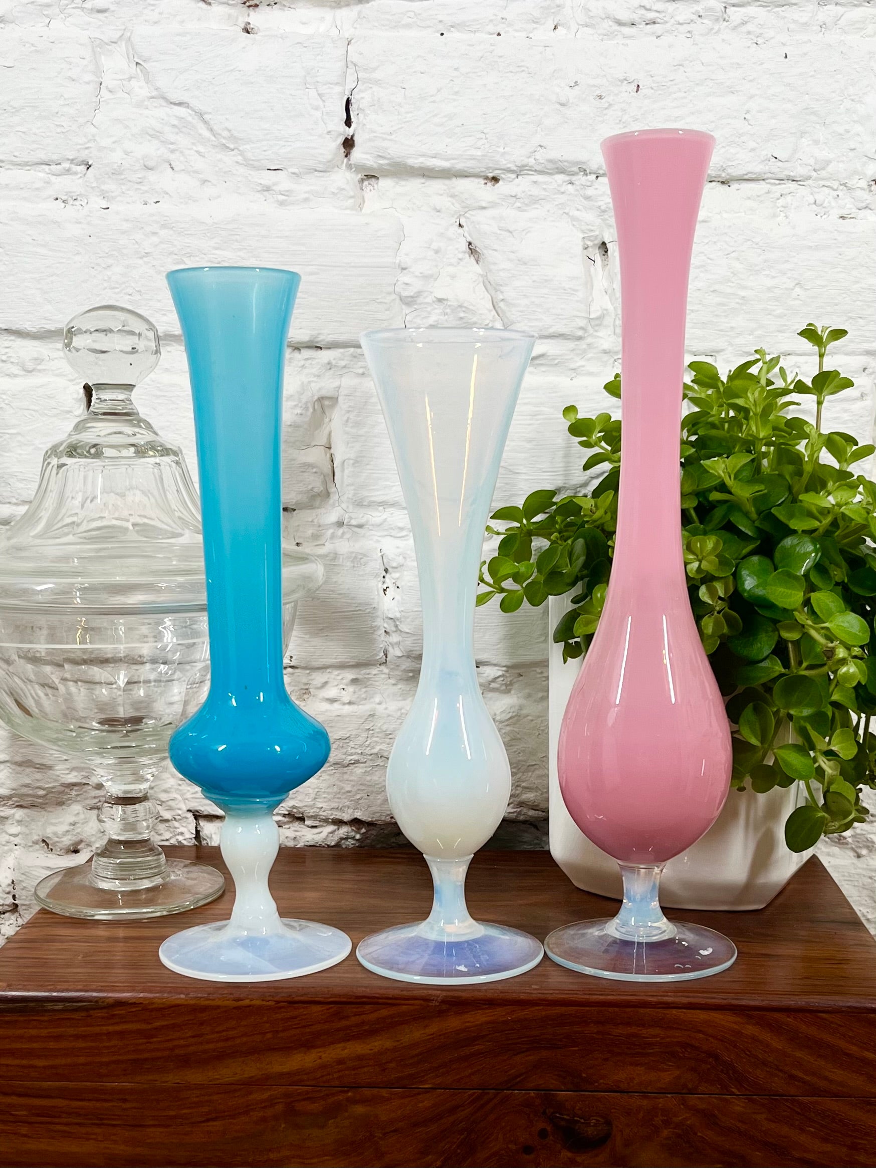 Vase en opaline bleue