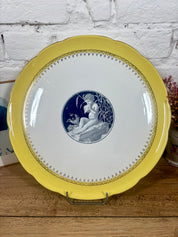 Superbe grand plat à tarte en faïence blanche et jaune ornée de dorures, signé de la manufacture Digoin Sarreguemines. 