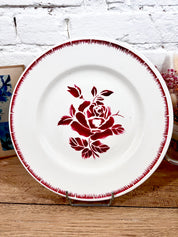 Superbe plat rond en faïence blanche et fleurs rouges/bordeaux signé de la manufacture Digoin Sarreguemines, modèle Claude.