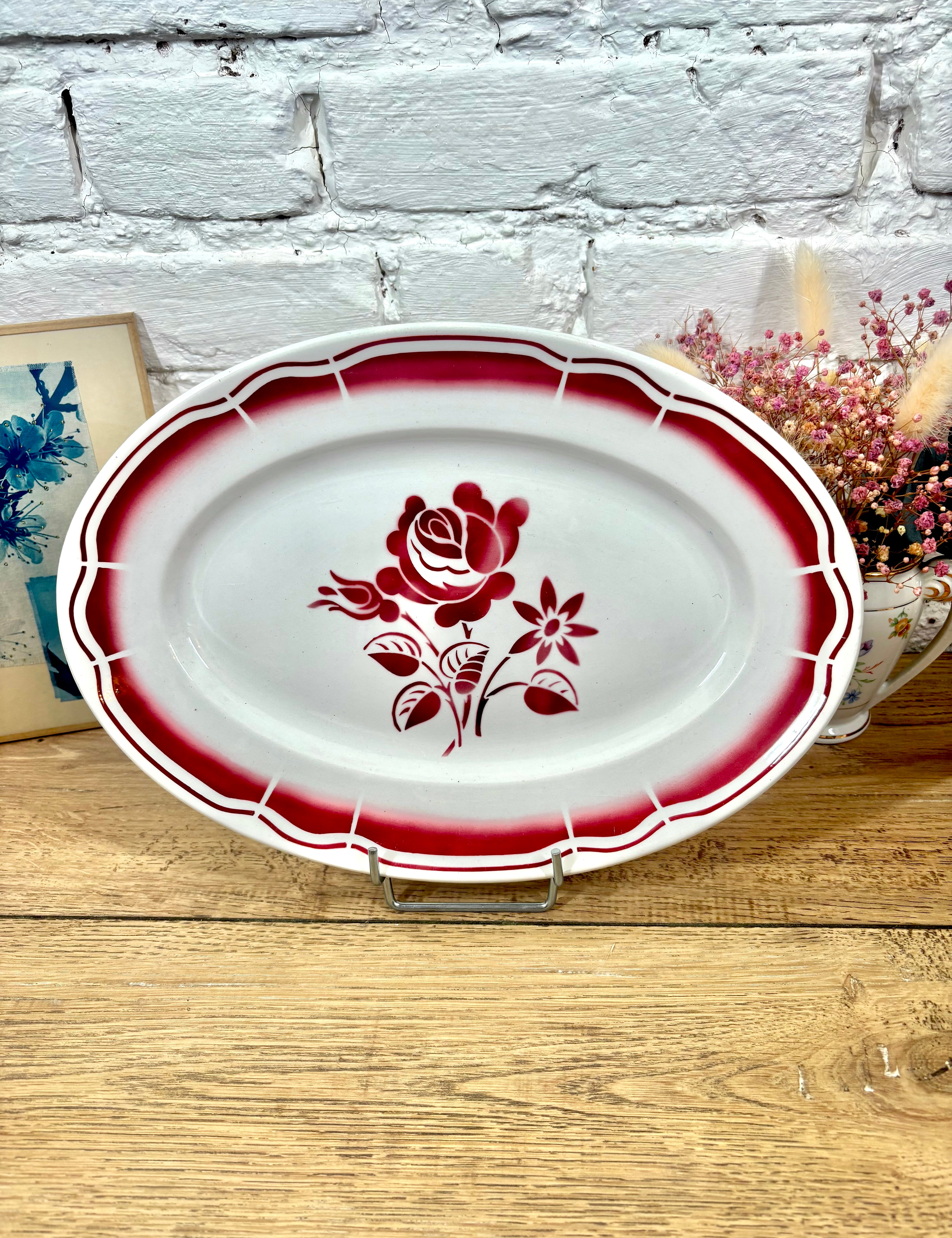 bordeaux signé de la manufacture Digoin Sarreguemines, modèle Claude.