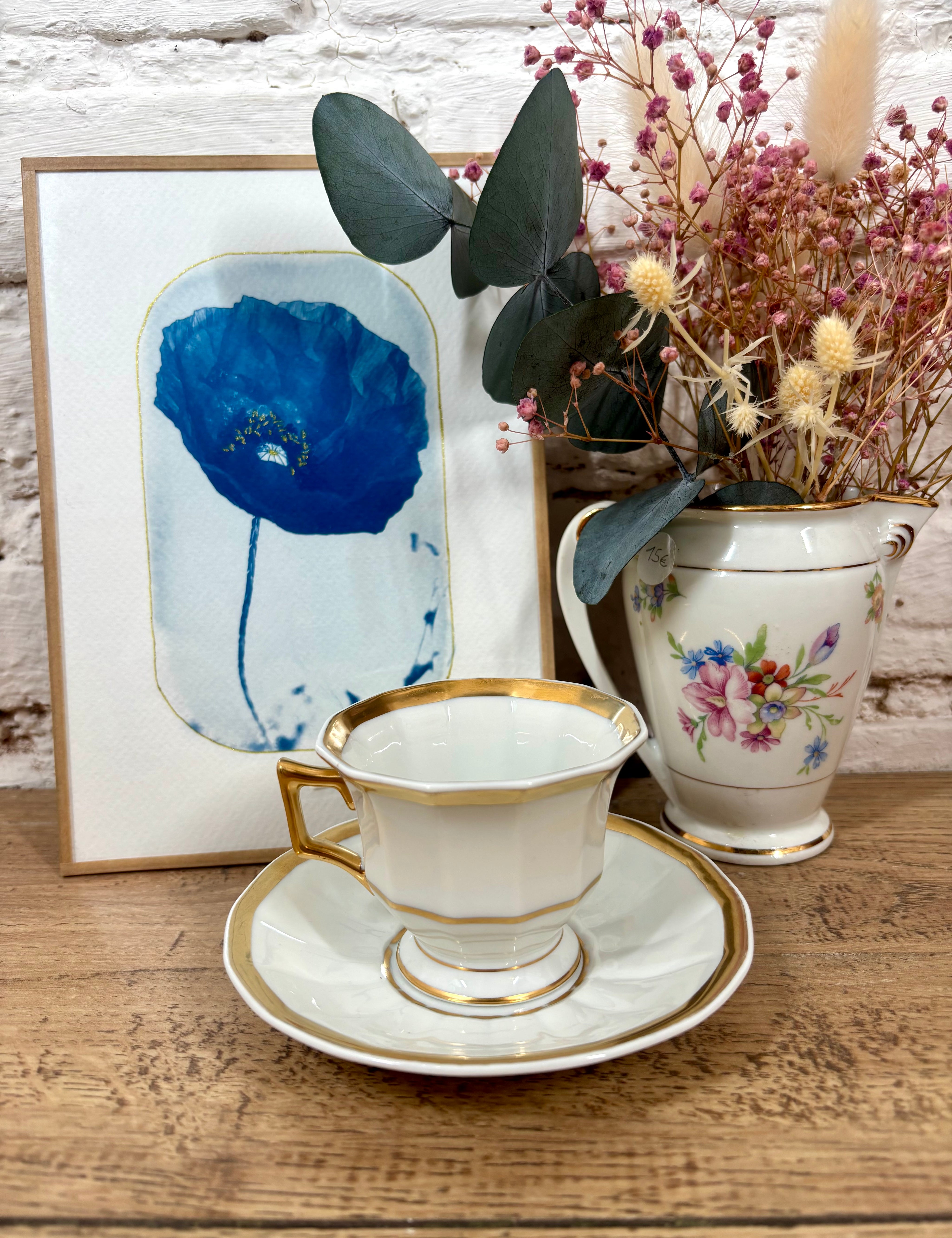 Tasse et soucoupe en porcelaine blanche et vert d'eau ornée de dorures, signé Jammet Seignolles à Limoges.