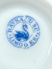 Tasse et soucoupe en porcelaine blanche et vert d'eau ornée de dorures, signé Jammet Seignolles à Limoges.