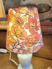 Un pied de lampe en onyx blanc chiné avec amour (électrifié à neuf) assorti à un superbe abat-jour de la créatrice rennaise Aurélie Cousin rennes