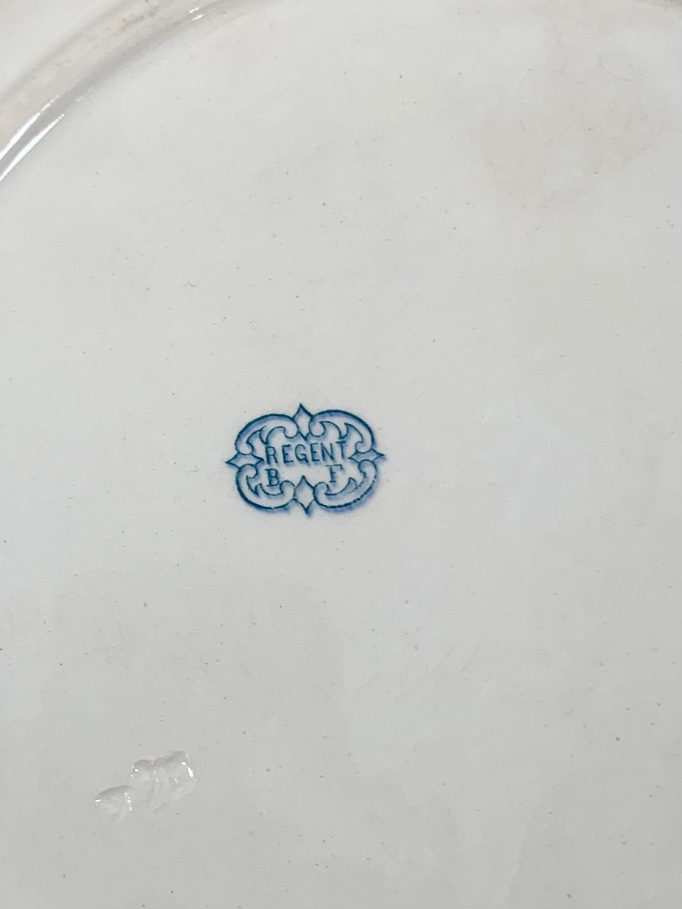 acheter vaisselle ancienne vintage boutique en ligne plat en terre de fer signé BFK (Boch Frères Kéramis)