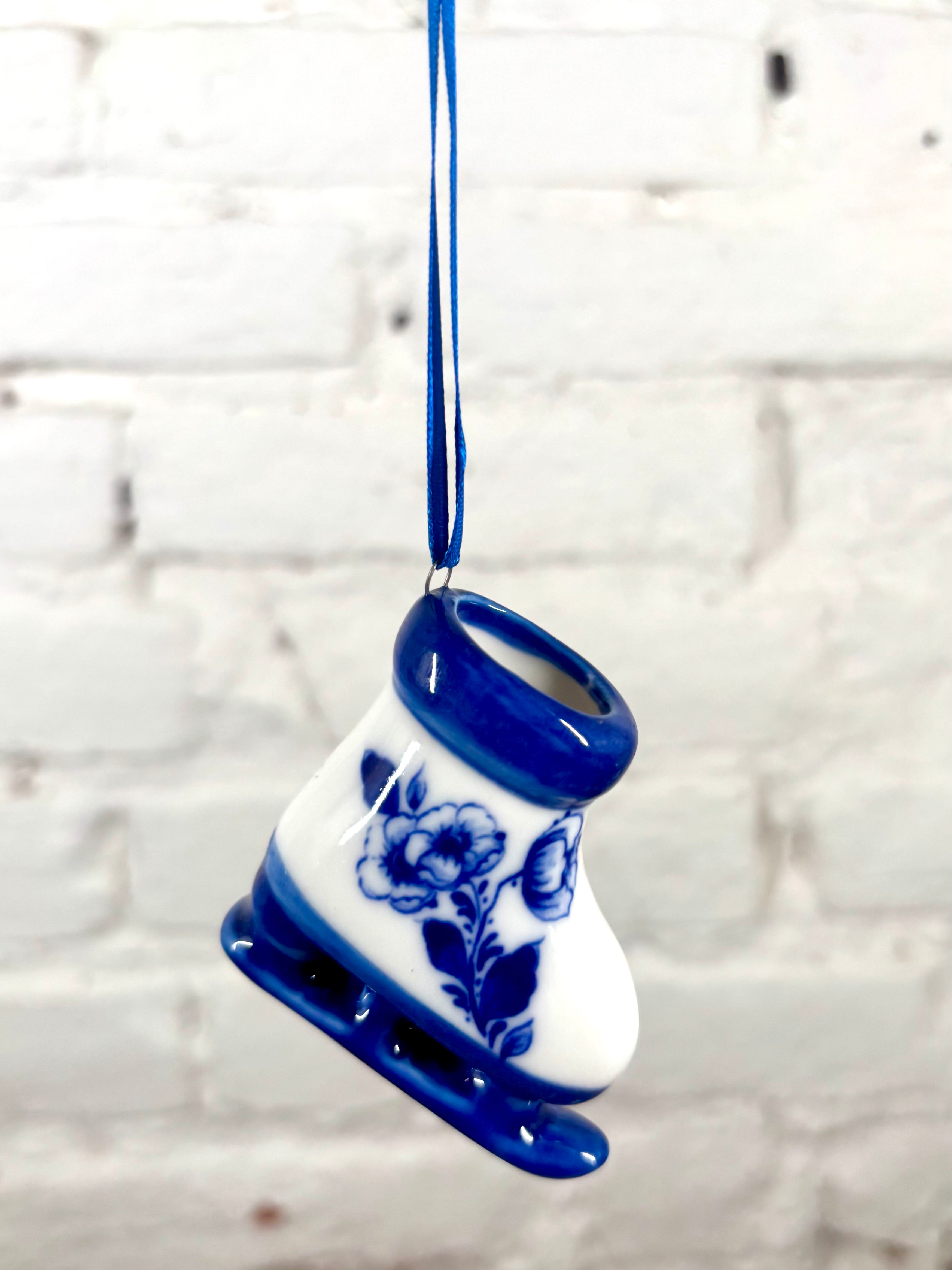 deco sapin delft faience vintage decoration boutique en ligne vide grenier seconde main vintage decoration patin a glace