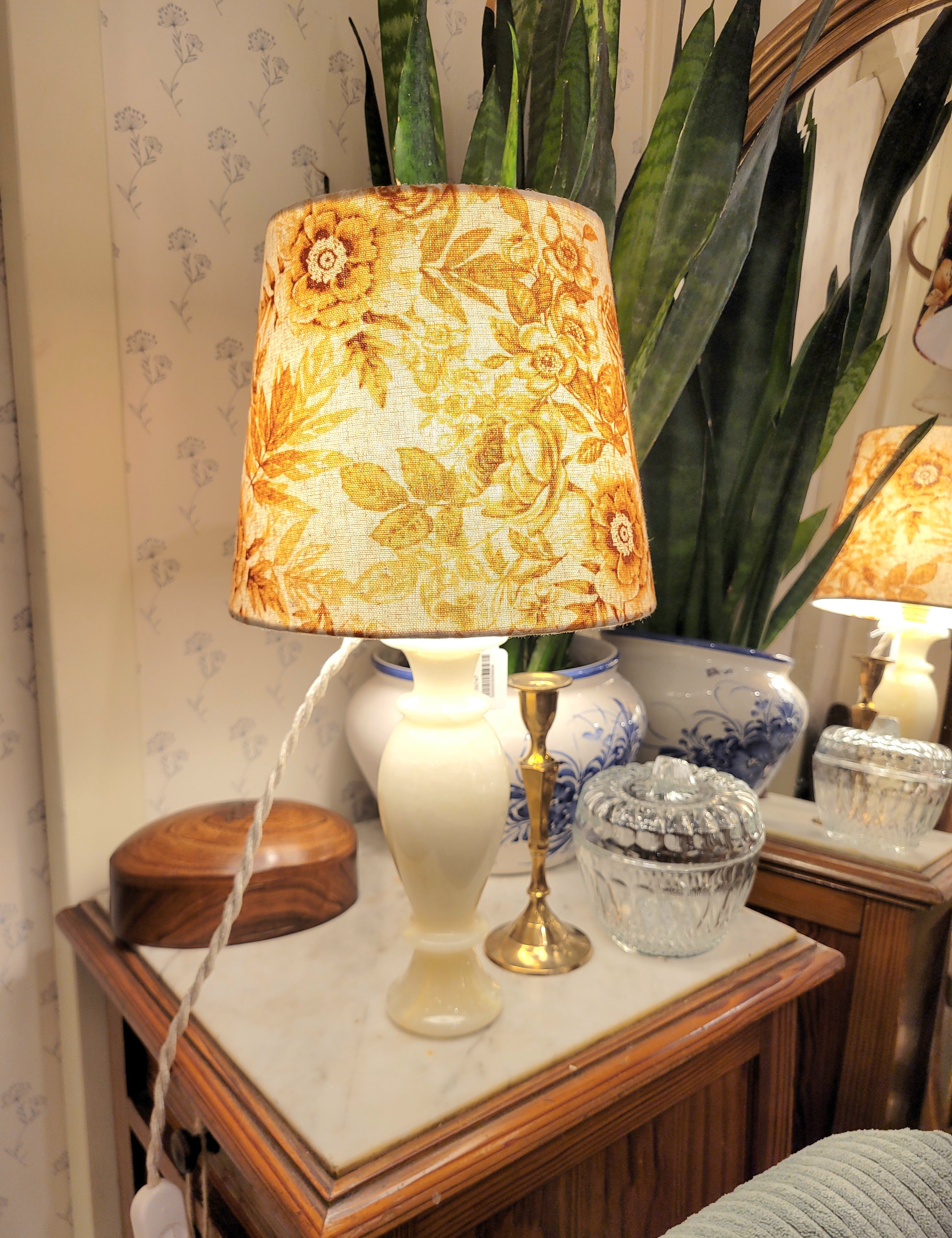 ied de lampe en onyx couleur crème chiné avec amour (électrifié à neuf) assorti à un superbe abat-jour de la créatrice rennaise Aurélie Cousin, 