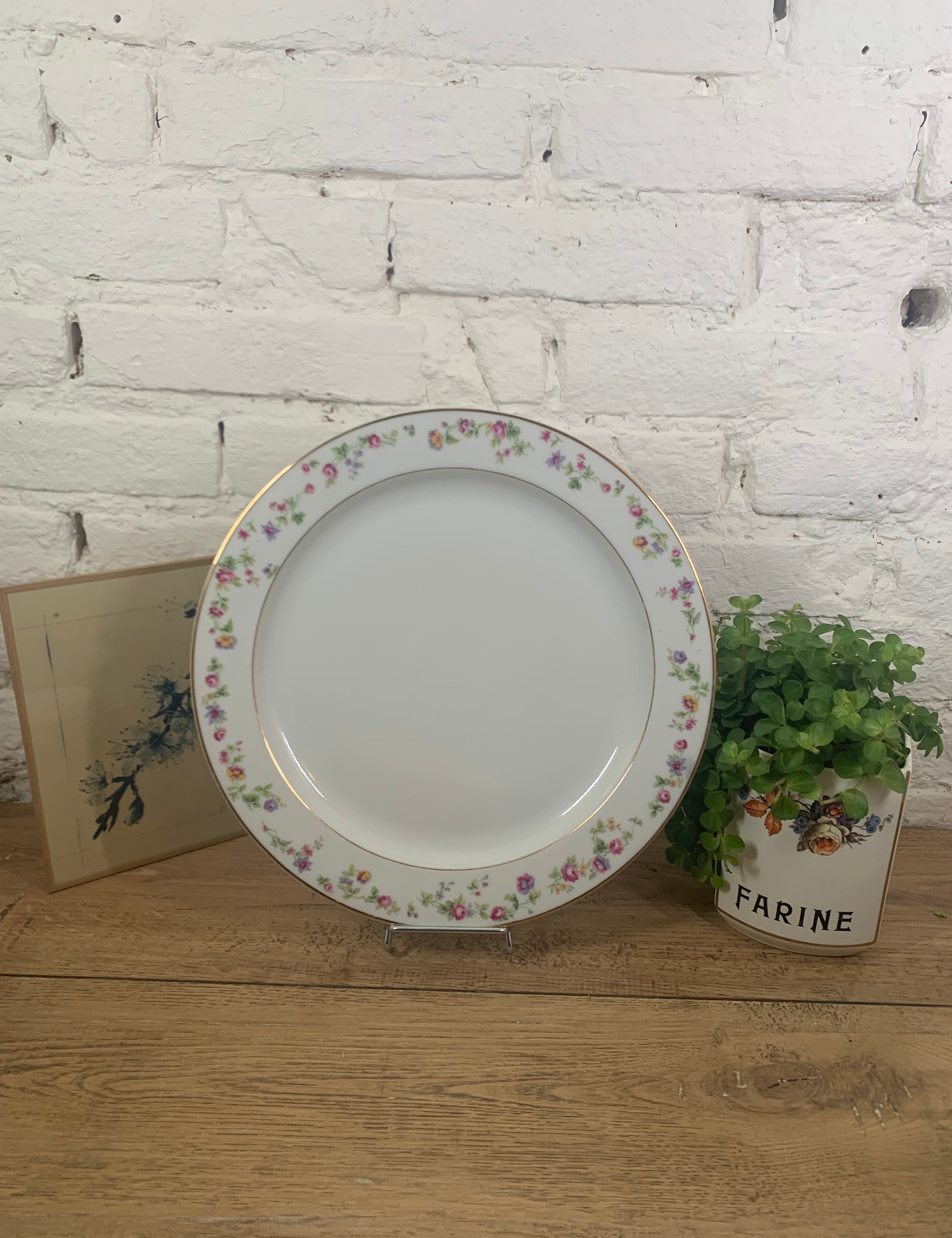 plat en porcelaine de Limoges blanche