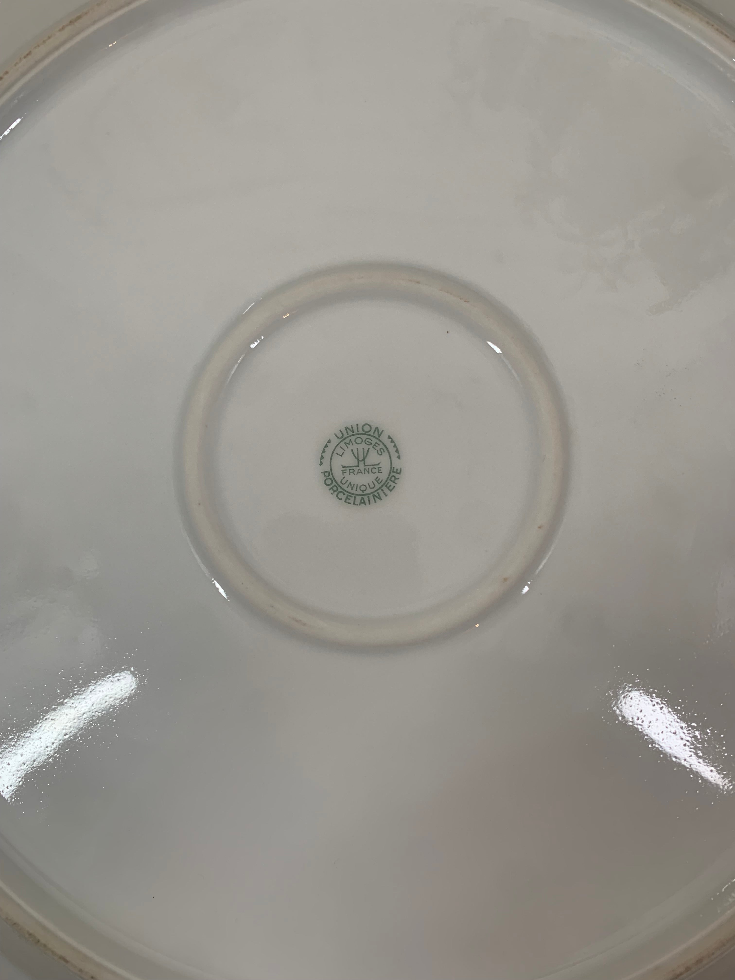 plat en porcelaine de Limoges blanche