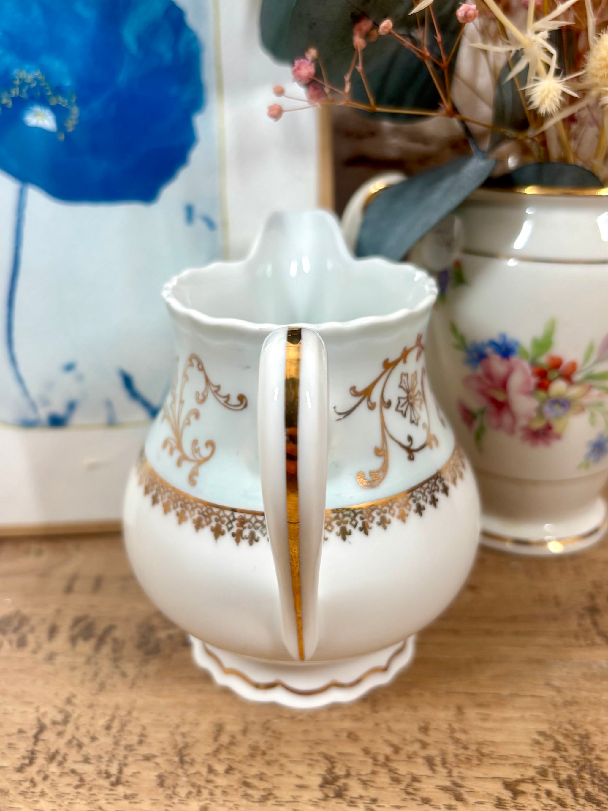 Pot à Lait En Porcelaine De Limoges Blanc à Motif Floral Et Dorure - Vintage