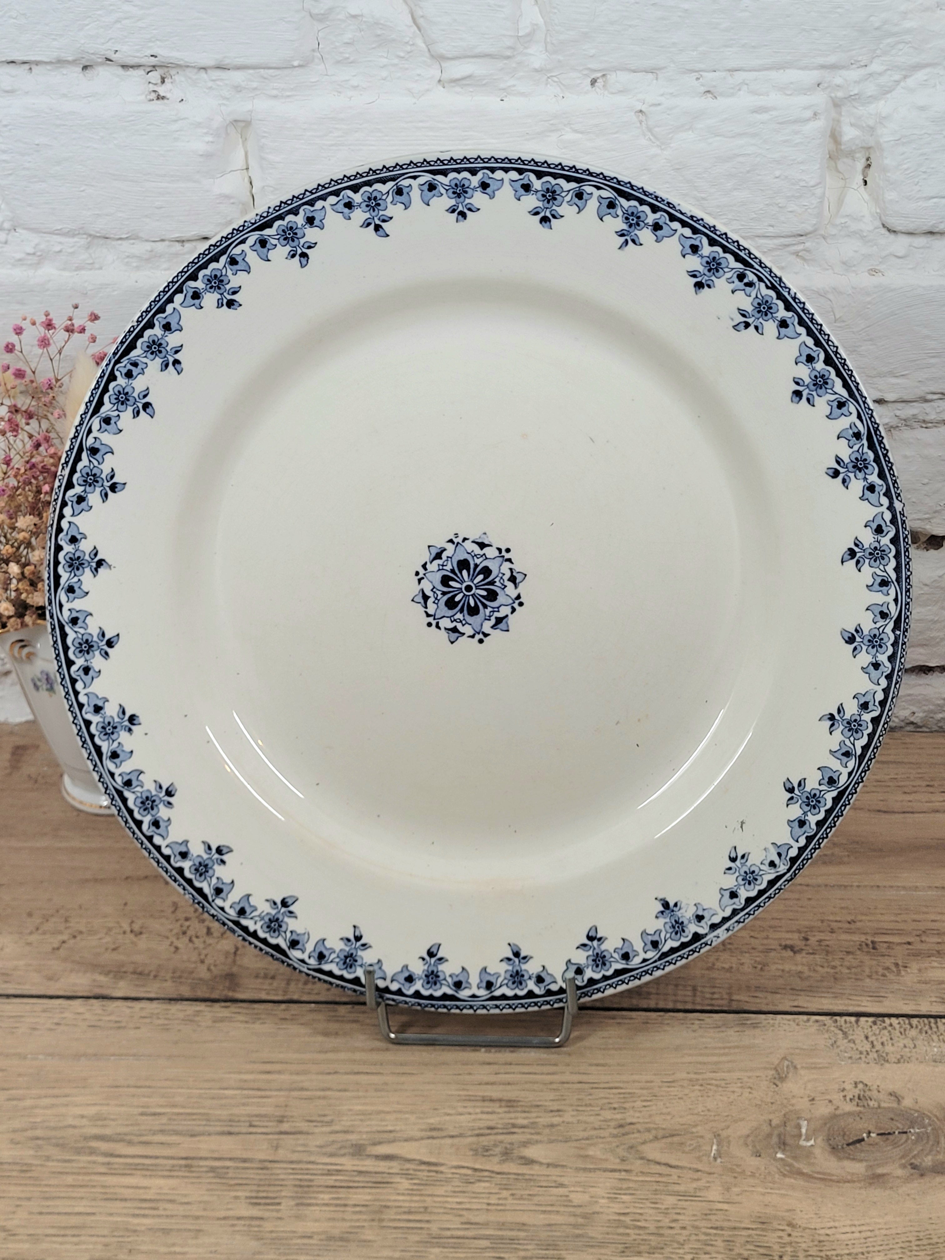 Grand plat en Terre de fer H.B & Cie N°8