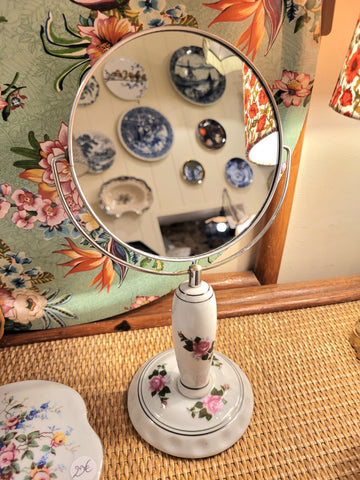 Miroir sur pied en porcelaine