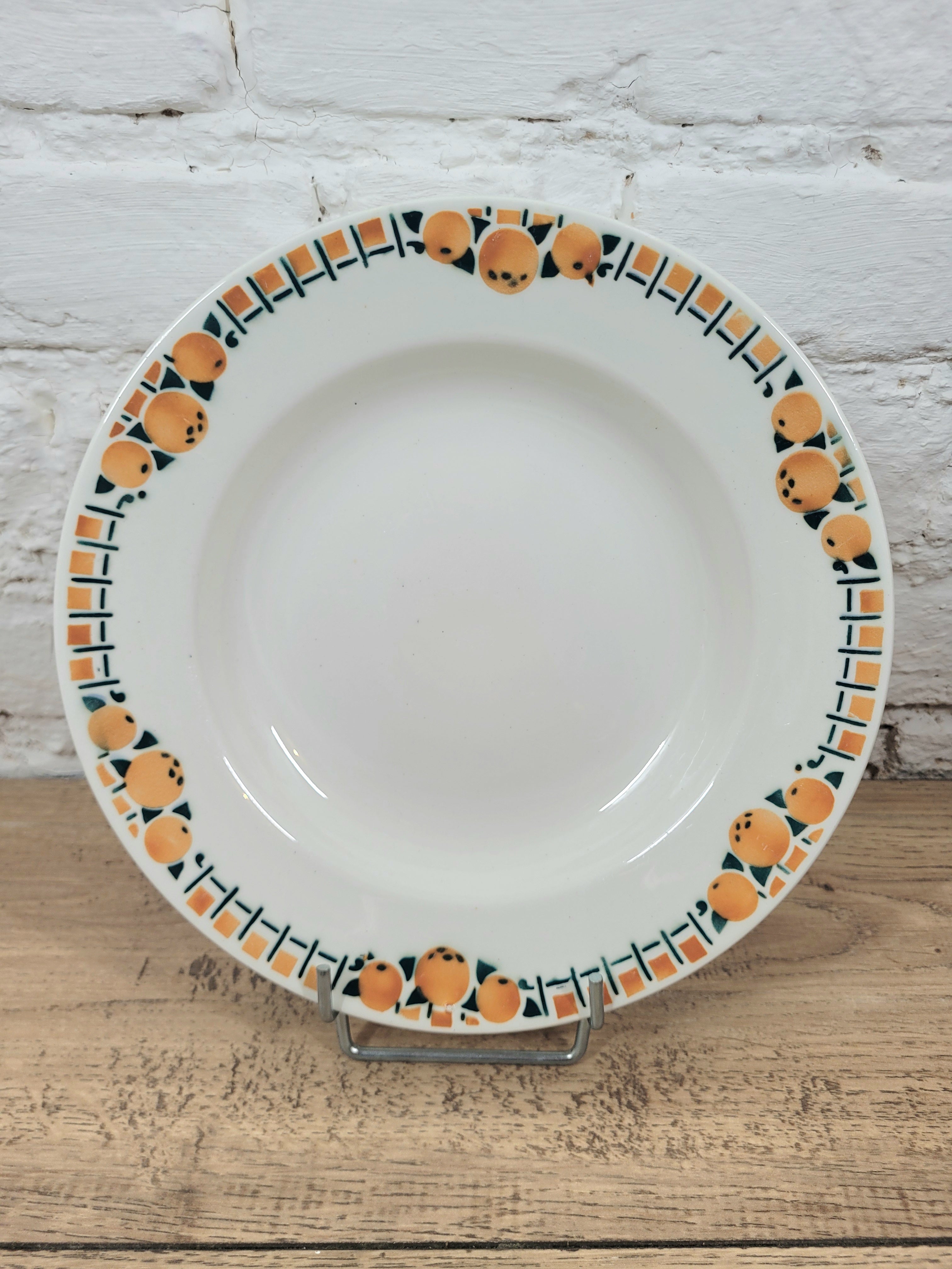 Assiette creuse en faïence St Amand N°15