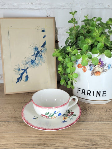 Tasse et soucoupe en faïence Sarreguemines