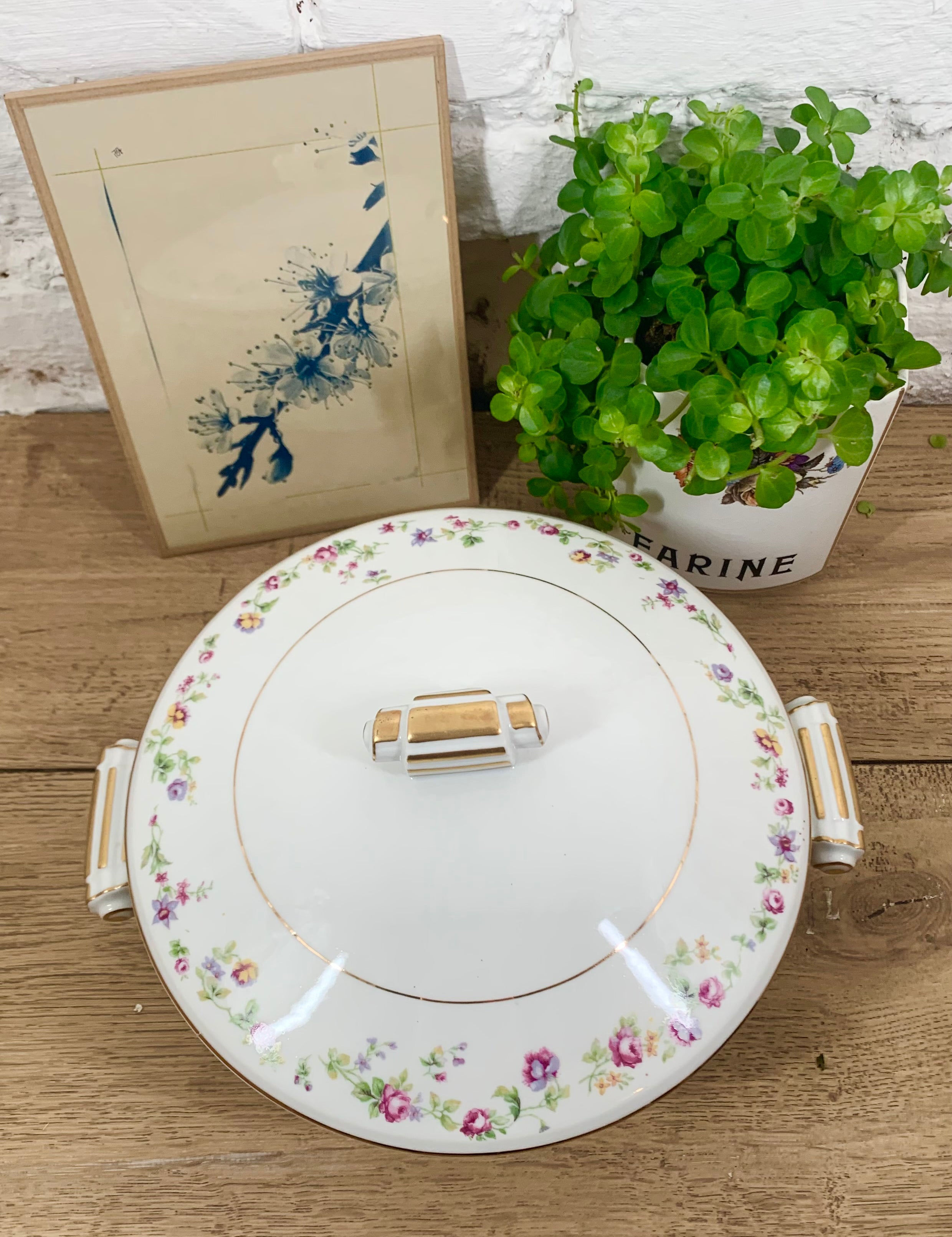 vaisselle vintage Soupiere en porcelaine de Limoges